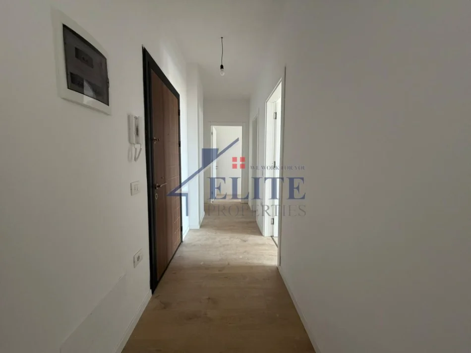 Tirane, shitet apartament 2+1+Ballkon Kati 8, 107 m² 91.000 € (Rruga Osbe)