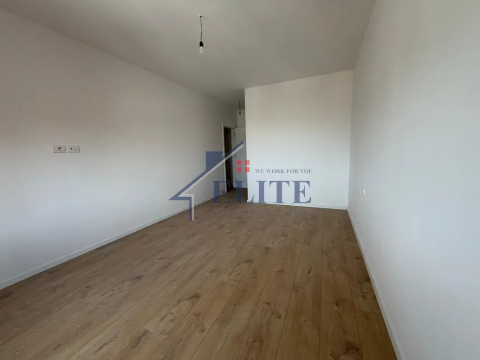 Tirane, shitet apartament 2+1+Ballkon Kati 8, 107 m² 91.000 € (Rruga Osbe)
