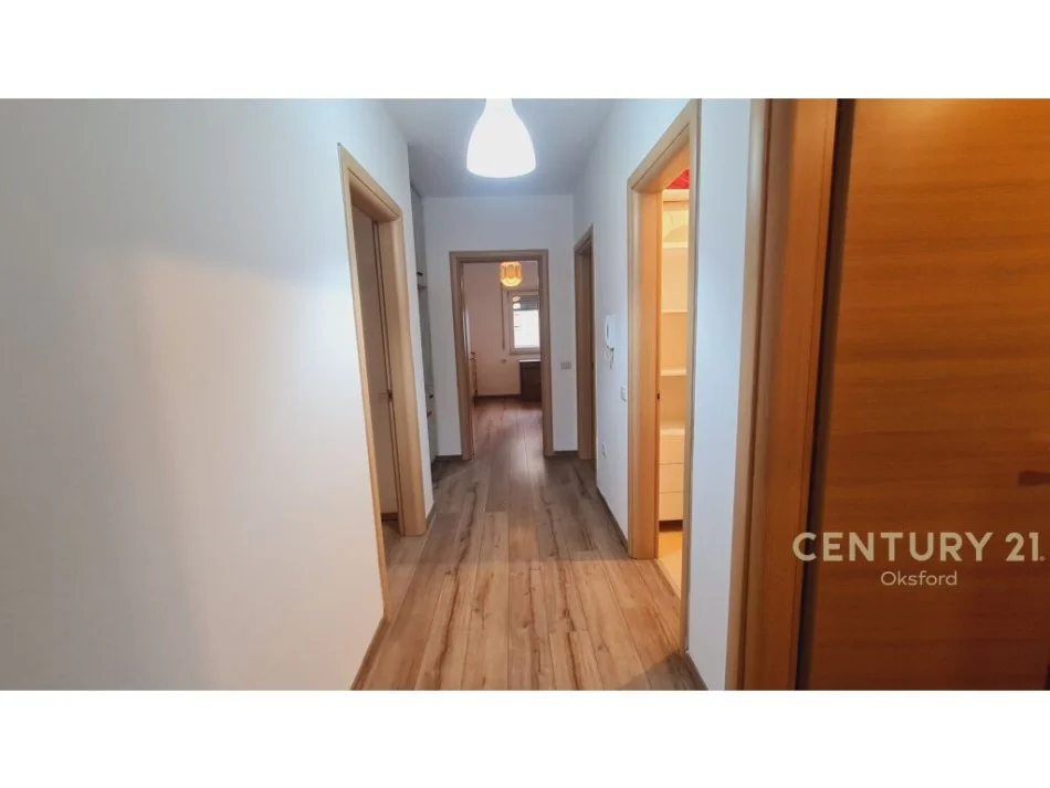 Tirane, jepet me qera apartament 2+1+Aneks+Ballkon Kati 5, 105 m² 700 € (don bosko)