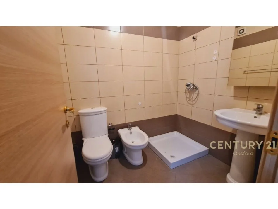 Tirane, jepet me qera apartament 2+1+Aneks+Ballkon Kati 5, 105 m² 700 € (don bosko)