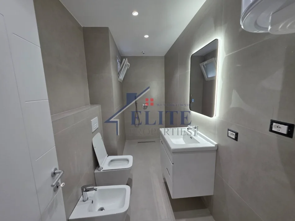 Tirane, shitet apartament 2+1+Ballkon Kati 0, 74 m² 170.000 € (Oxhaku)