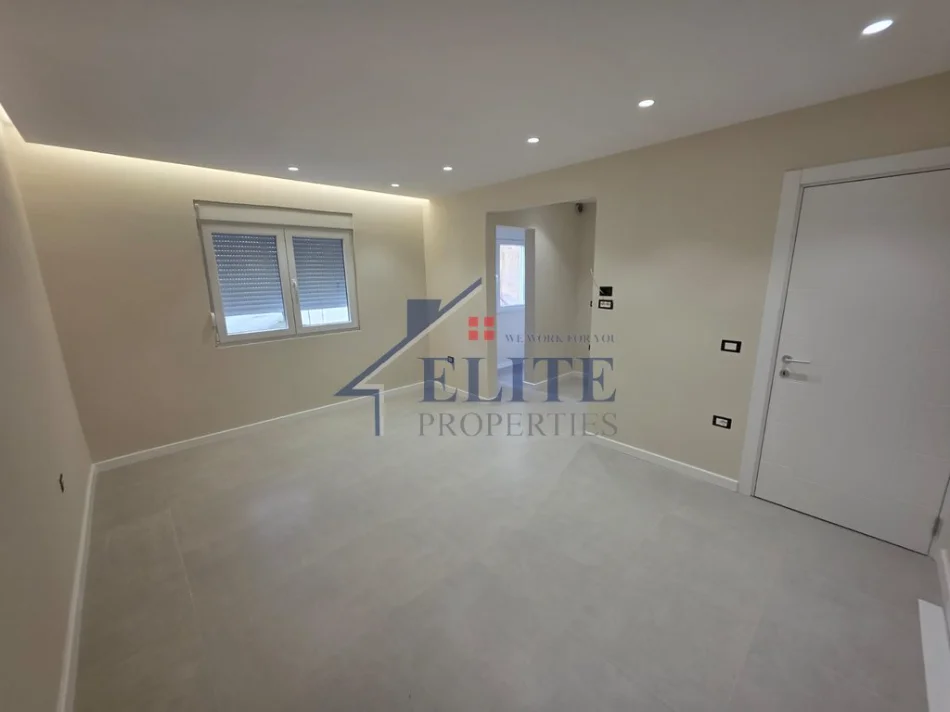 Tirane, shitet apartament 2+1+Ballkon Kati 0, 74 m² 170.000 € (Oxhaku)
