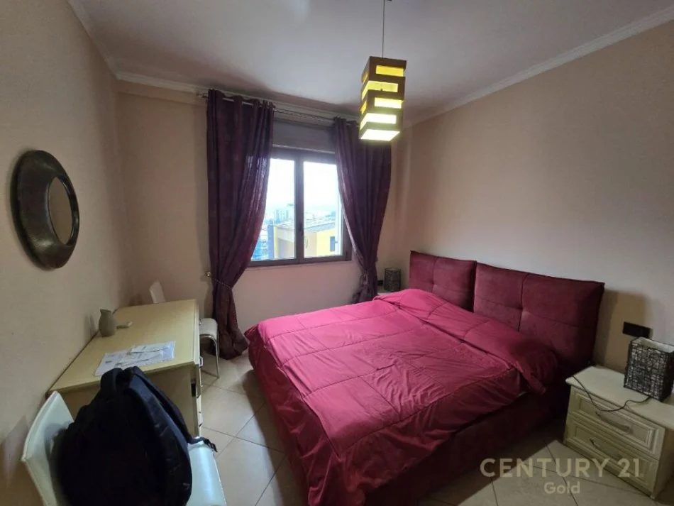 Tirane, jepet me qera apartament 2+1+Ballkon Kati 8, 100 m² 1.000 € (15 kateshi,qender)