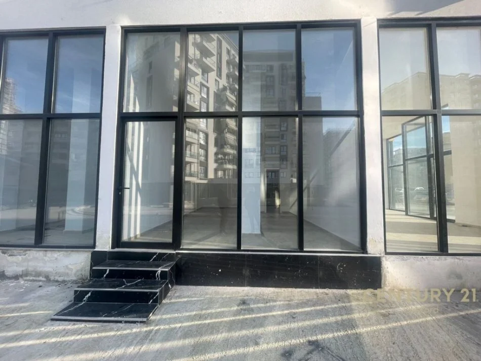 Tirane, jepet me qera dyqan Kati 0, 46 m² 500 € (Fusha e Avijacjonit)