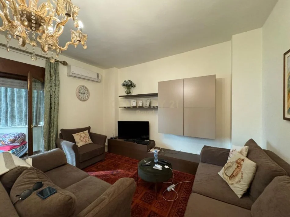 Tirane, 9-kateshet me qera apartament 2+1  700 €