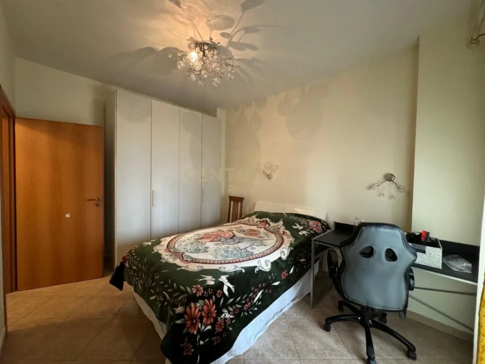 Tirane, 9-kateshet me qera apartament 2+1  700 €