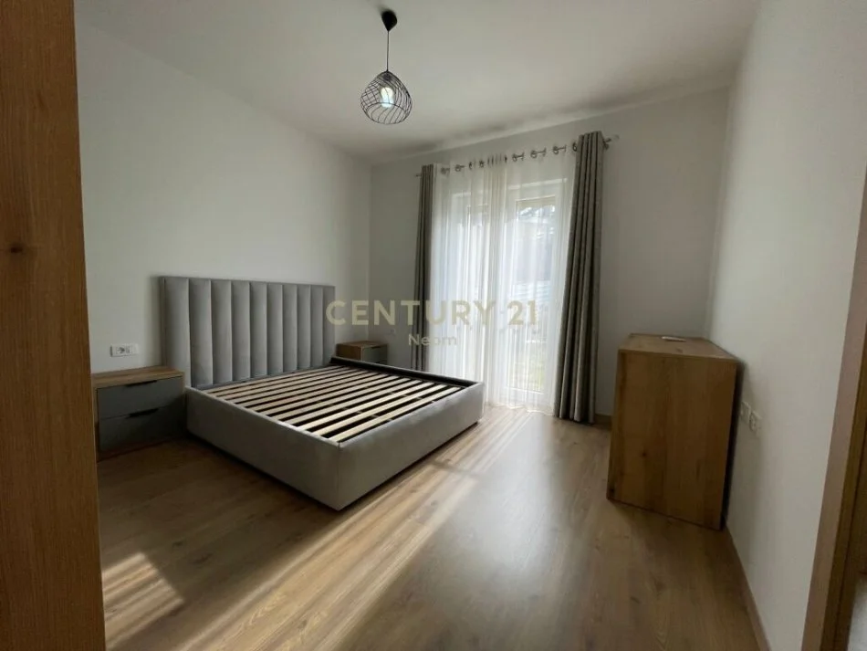Tirane, jepet me qera apartament 1+1 Kati 1, 64 m² 800 € (Liqeni i Thate)