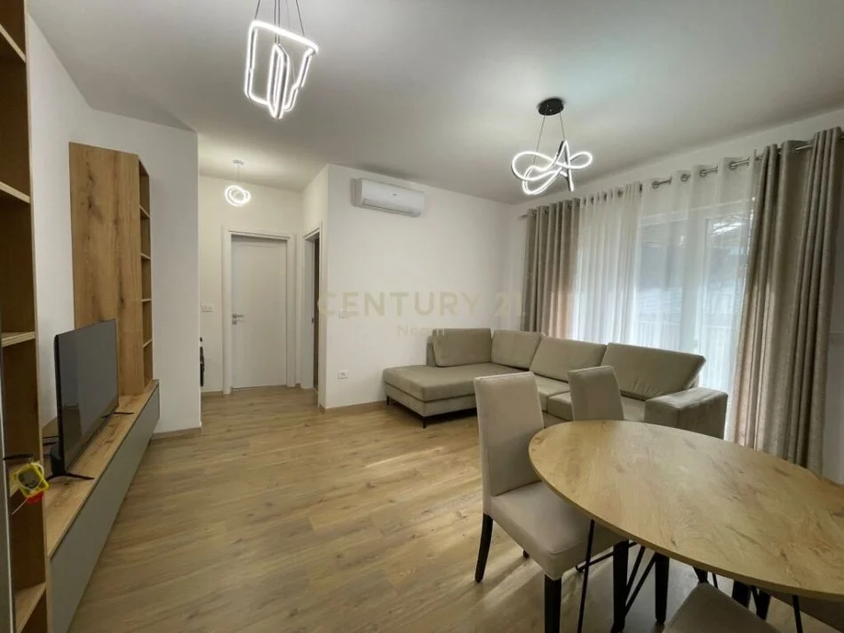 Tirane, jepet me qera apartament 1+1 Kati 1, 64 m² 800 € (Liqeni i Thate)