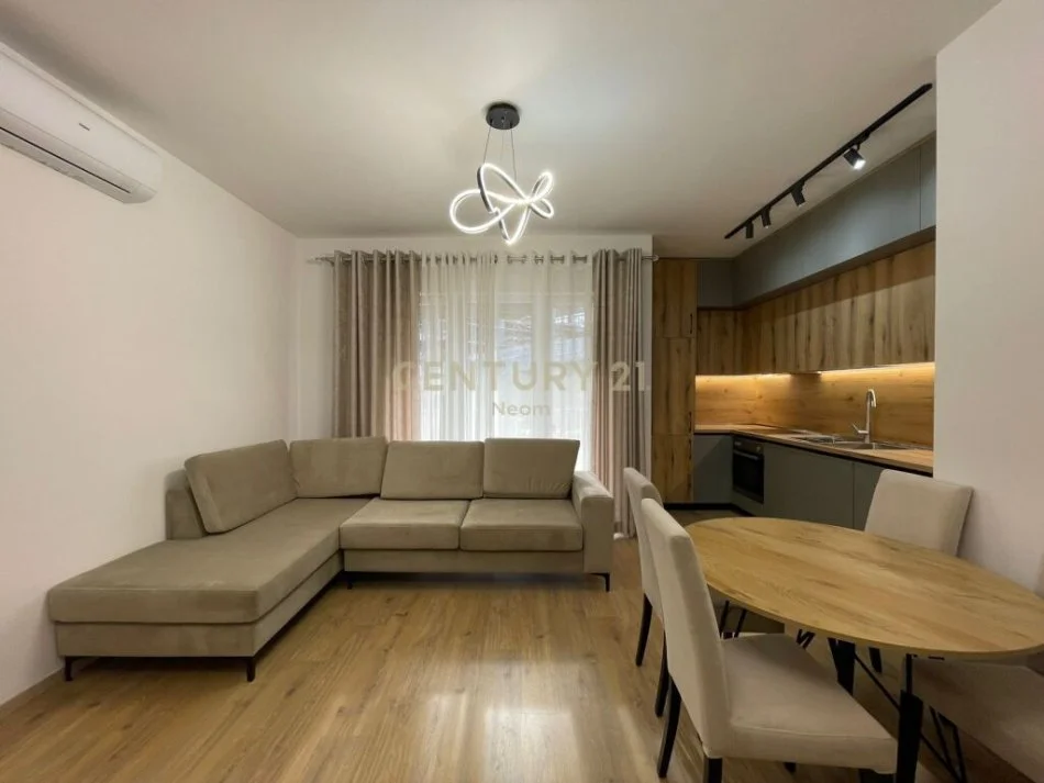 Tirane, jepet me qera apartament 1+1 Kati 1, 64 m² 800 € (Liqeni i Thate)