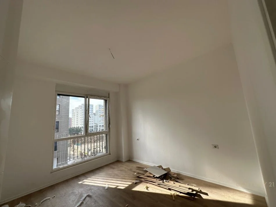Tirane, shes apartament 3+1+Ballkon Kati 2, 143 m² 230.000 € (rruga e dafinave)
