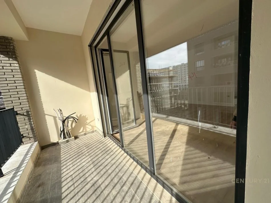 Tirane, shes apartament 3+1+Ballkon Kati 2, 143 m² 230.000 € (rruga e dafinave)