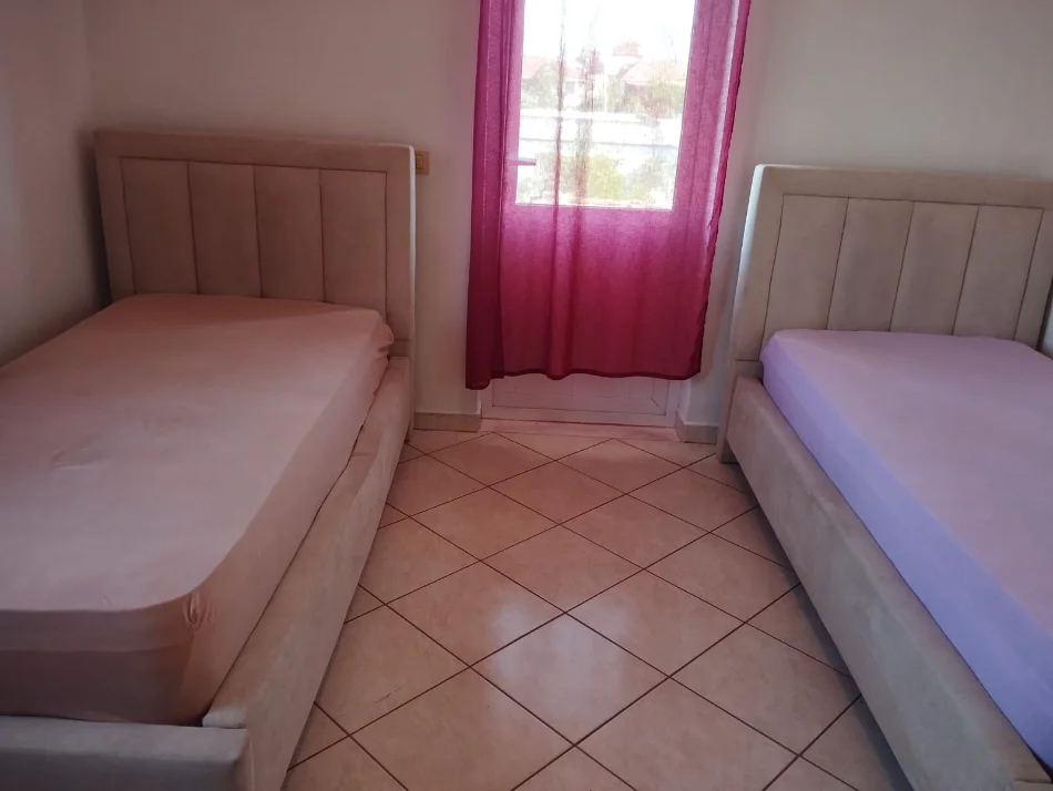 Tirane, jepet me qera apartament 1+1 Kati 2, 70 m² 350 € 