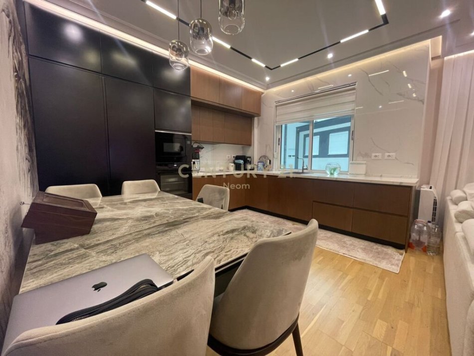 Tirane, shes apartament 2+1 Kati 5, 98 m² 249.000 € (Liqen i thate)