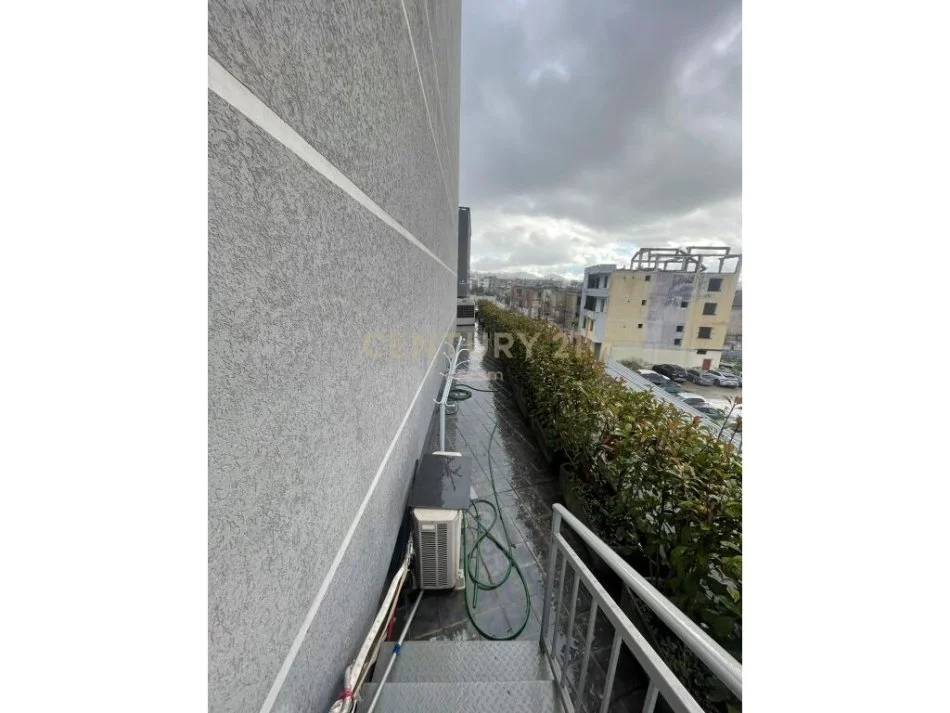 Tirane, shitet apartament 3+1+Ballkon Kati 1, 136 m² 259.000 € (Xhamllik Ish profarma)