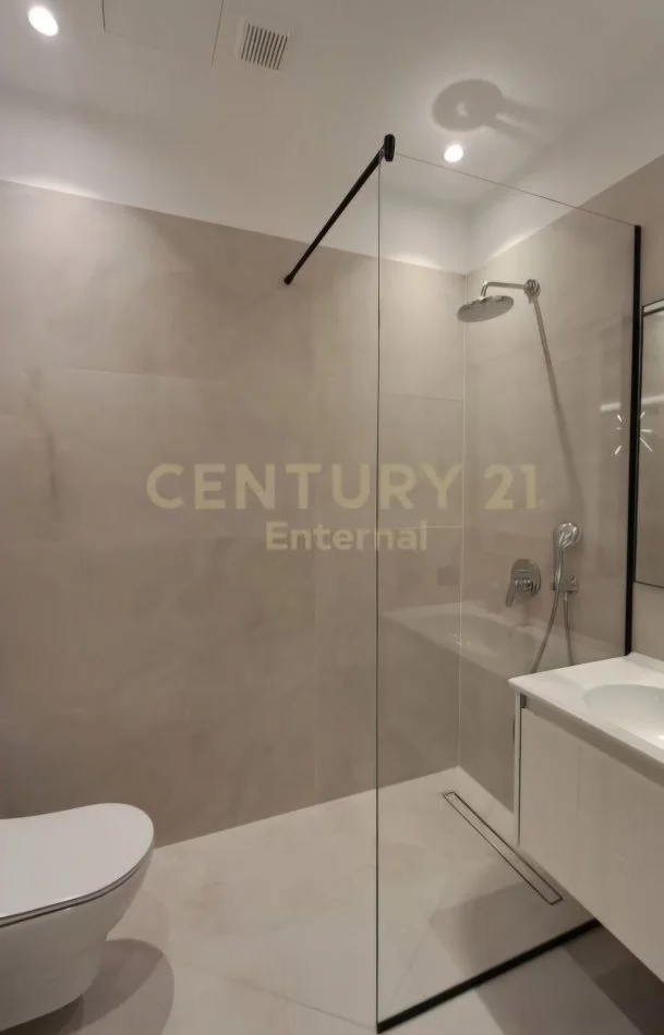 Tirane, jepet me qera apartament 2+1+Ballkon Kati 6, 168 m² 2.500 € (Rruga e Elbasanit)