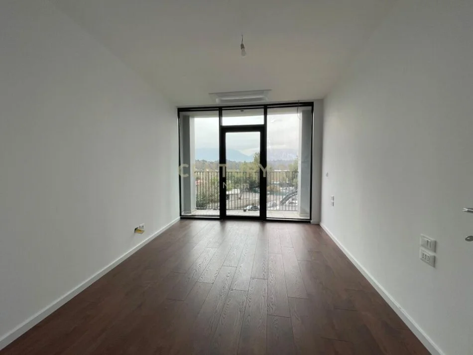 Tirane, jap me qera zyre Kati 1, 93 m² 1.350 € (Lake View Residence)