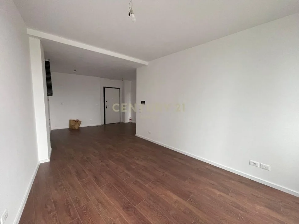 Tirane, jap me qera zyre Kati 1, 93 m² 1.350 € (Lake View Residence)