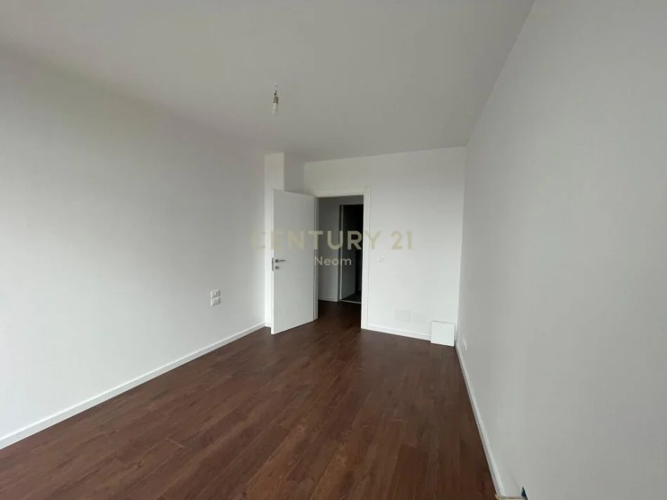 Tirane, jap me qera zyre Kati 1, 93 m² 1.350 € (Lake View Residence)