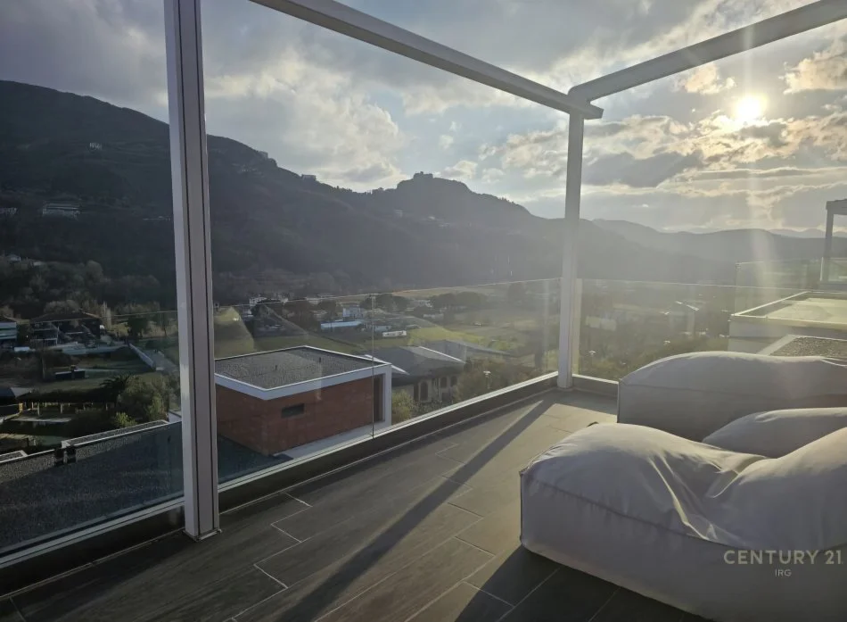 Tirane, shitet Vile 3+1+Ballkon Kati 3, 220 m² 550.000 € (Mullet)