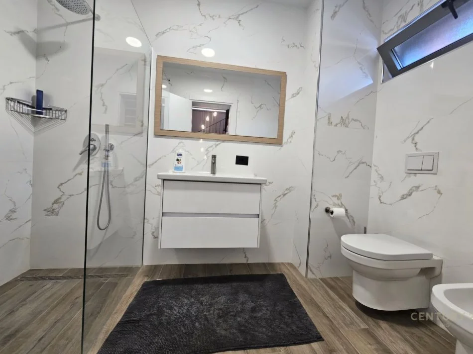 Tirane, shitet Vile 3+1+Ballkon Kati 3, 220 m² 550.000 € (Mullet)