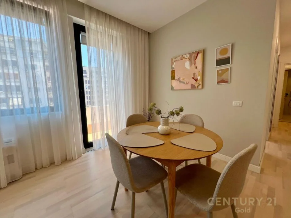 Tirane, jepet me qera apartament 2+1+Ballkon Kati 6, 95 m² 1.000 € (RRUGA E BARRIKADAVE)