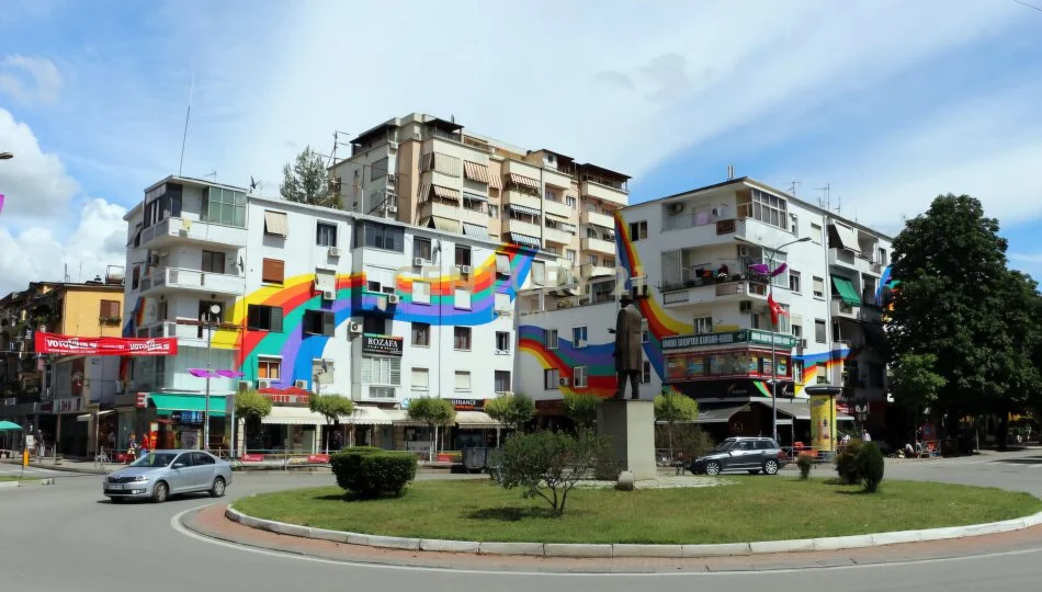 jepet me qera ambjent biznesi Kati 3, 520 m² 10.000 € (Ish Blloku)