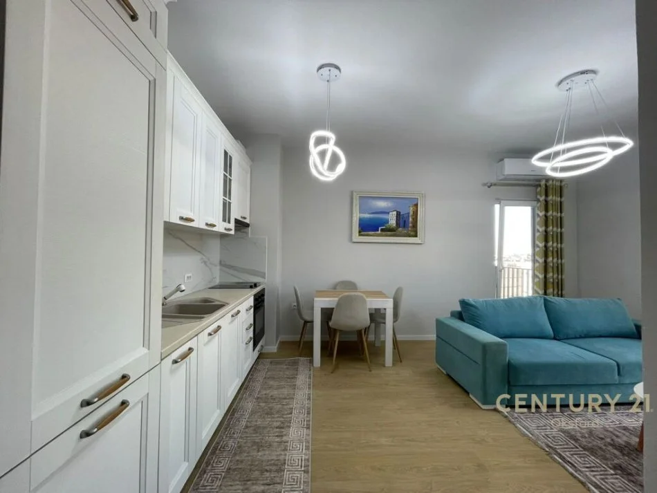 Tirane, jepet me qera apartament 1+1+Ballkon Kati 5, 50 m² 500 € (Xhamllik)