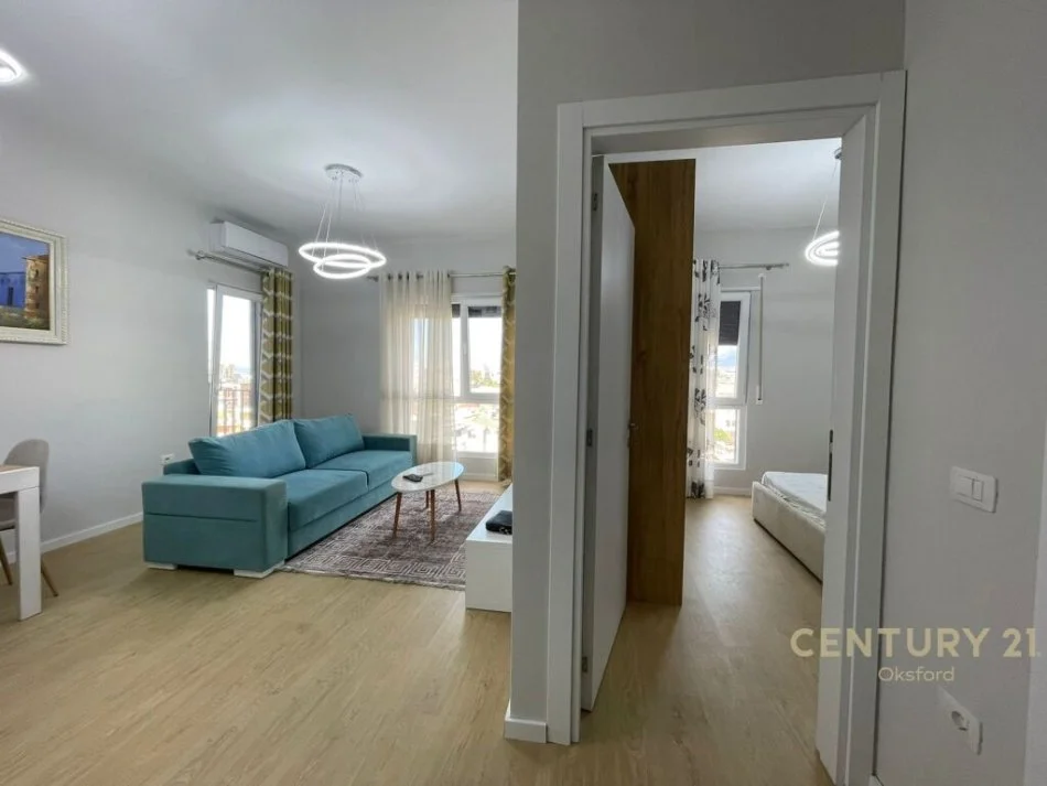 Tirane, jepet me qera apartament 1+1+Ballkon Kati 5, 50 m² 500 € (Xhamllik)