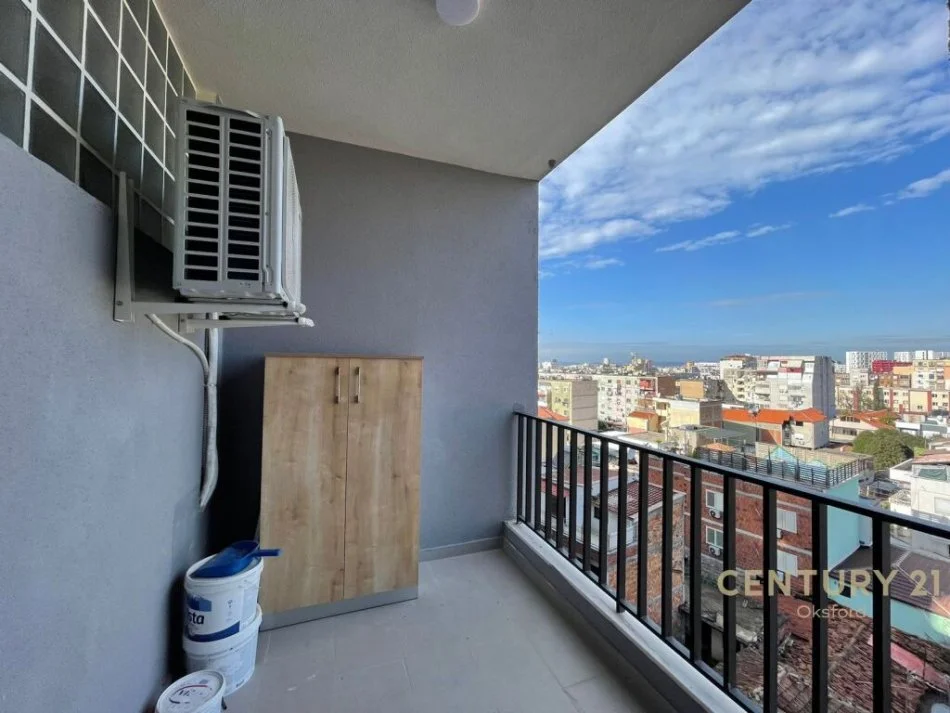 Tirane, jepet me qera apartament 1+1+Ballkon Kati 5, 50 m² 500 € (Xhamllik)