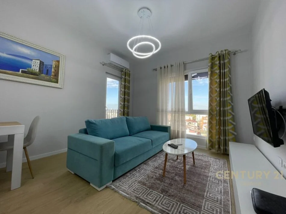 Tirane, jepet me qera apartament 1+1+Ballkon Kati 5, 50 m² 500 € (Xhamllik)