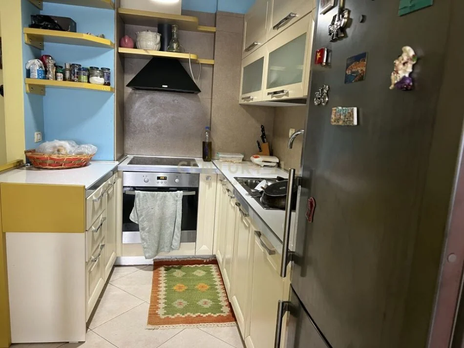 Tirane, shes apartament 2+1+Ballkon Kati 2, 100 m² 125.000 € (rruga teodor keko)