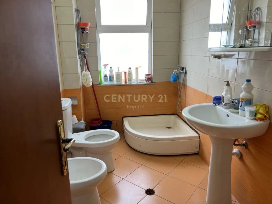 Tirane, shes apartament 2+1+Ballkon Kati 2, 100 m² 125.000 € (rruga teodor keko)