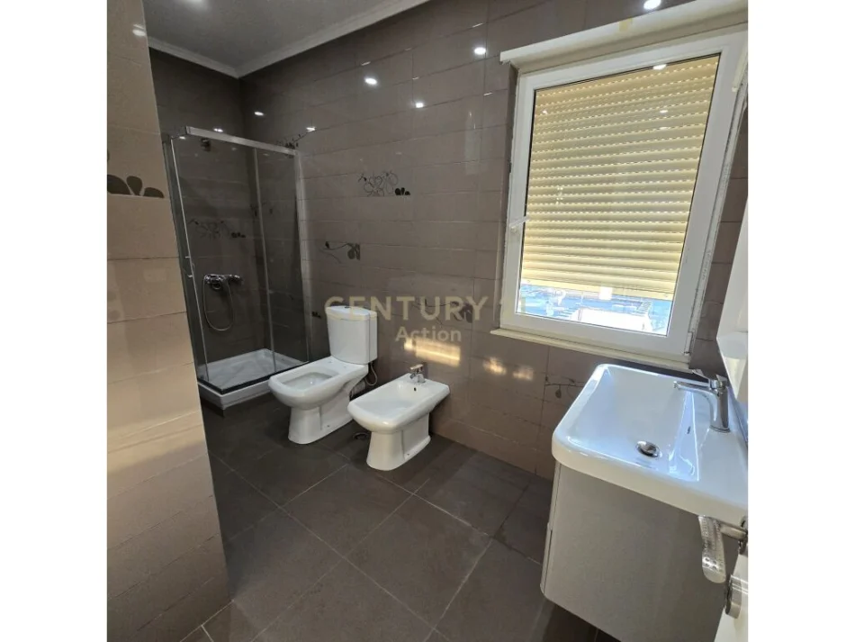 Tirane, jepet me qera apartament 2+1 Kati 6, 98 m² 700 € (Ali Demi Action107210)