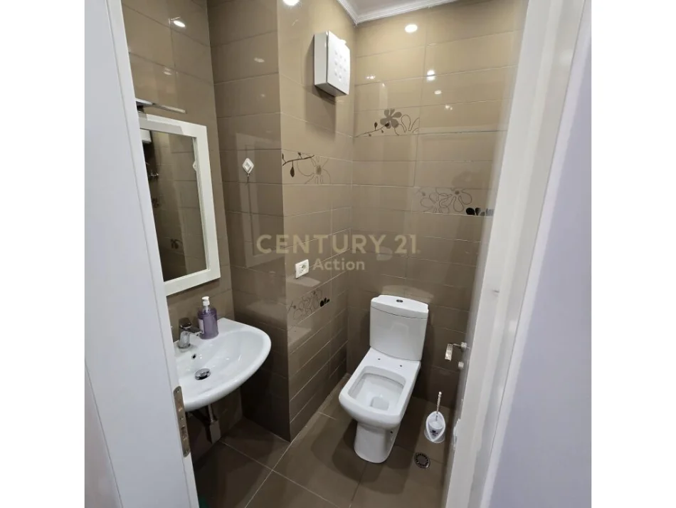 Tirane, jepet me qera apartament 2+1 Kati 6, 98 m² 700 € (Ali Demi Action107210)