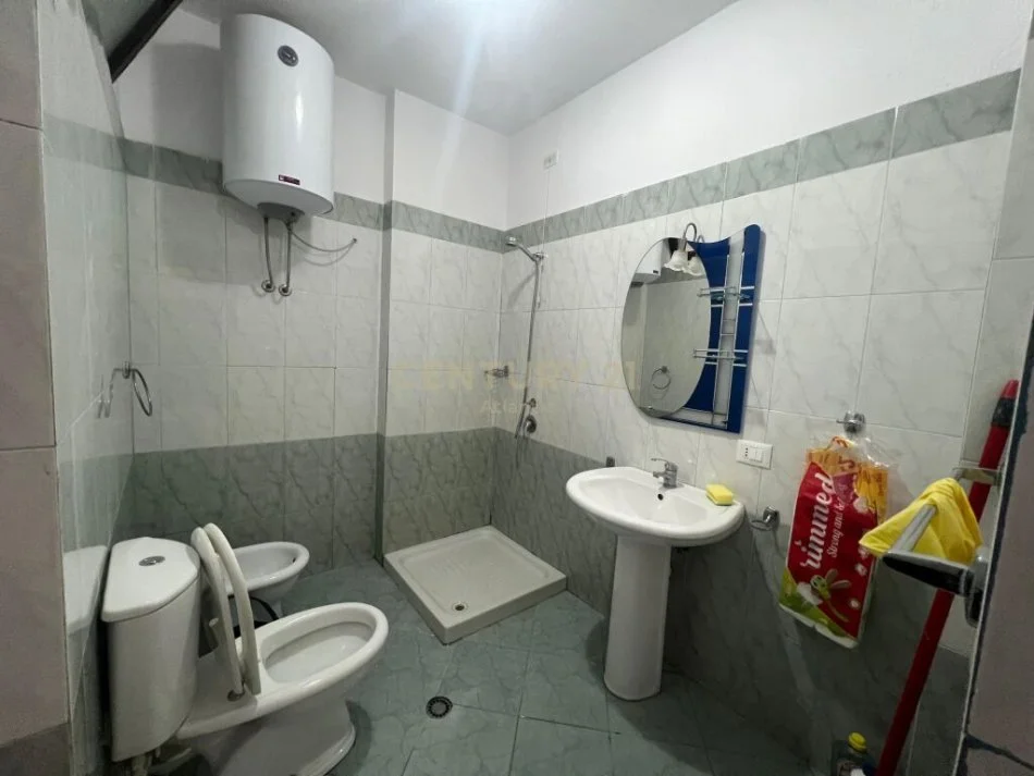 Durres, jepet me qera apartament 2+1 Kati 9, 110 m² 450 € (ISH RAJONI)