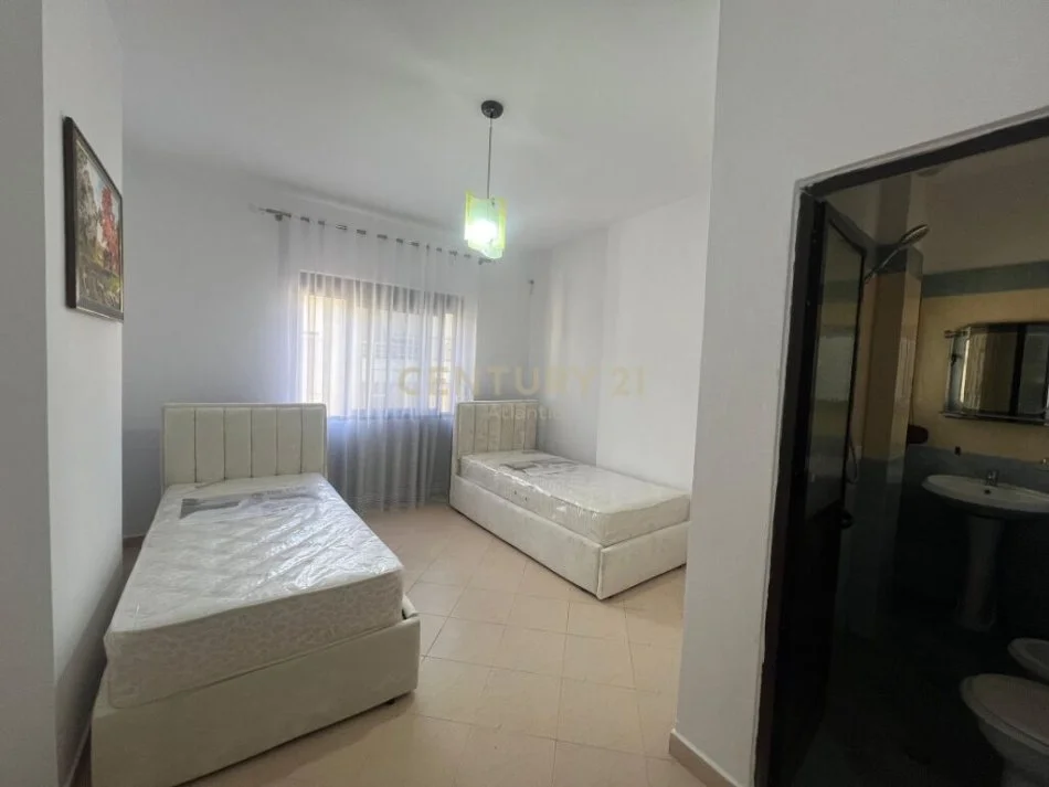 Durres, jepet me qera apartament 2+1 Kati 9, 110 m² 450 € (ISH RAJONI)