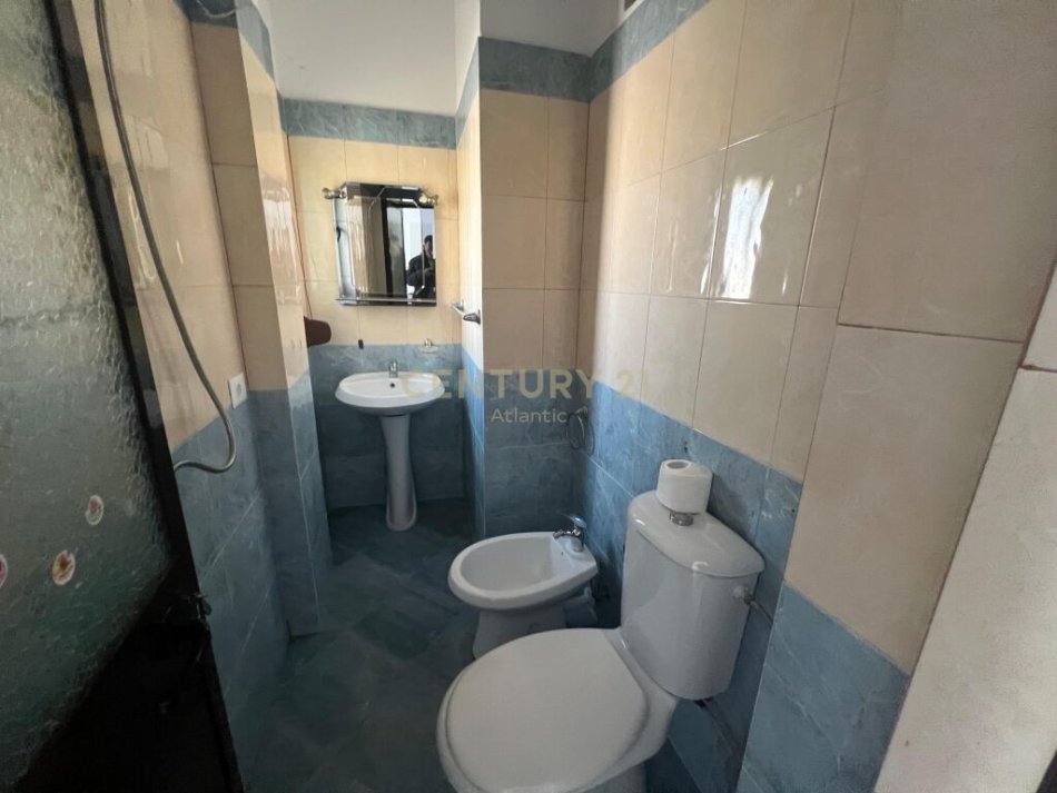 Durres, jepet me qera apartament 2+1 Kati 9, 110 m² 450 € (ISH RAJONI)