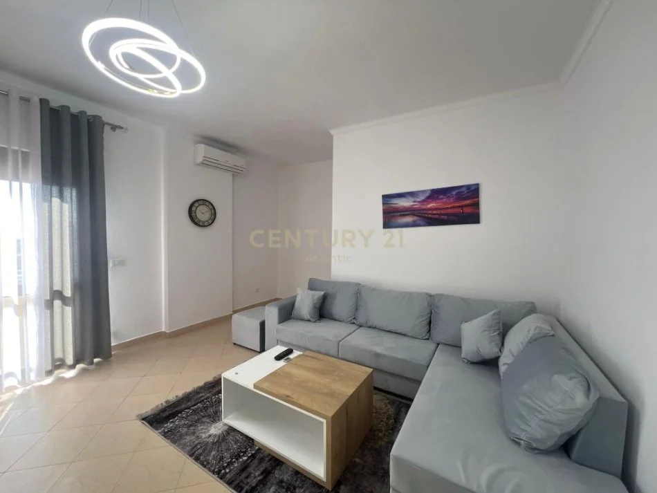 Durres, jepet me qera apartament 2+1 Kati 9, 110 m² 450 € (ISH RAJONI)