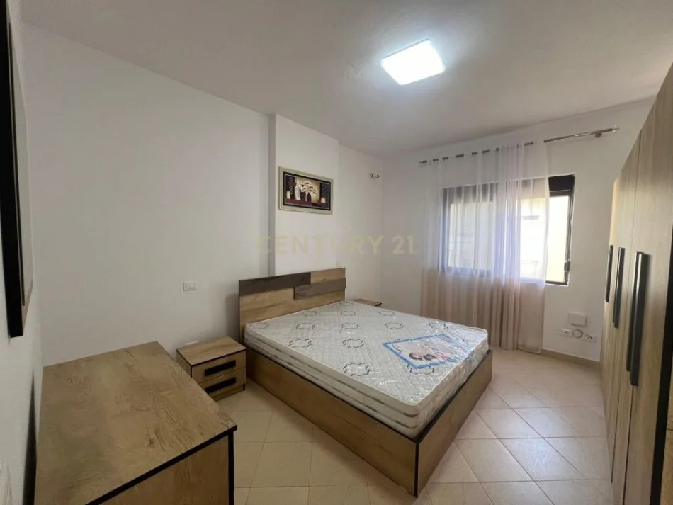 Durres, jepet me qera apartament 2+1 Kati 9, 110 m² 450 € (ISH RAJONI)