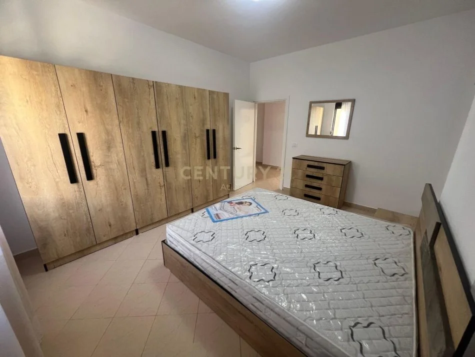 Durres, jepet me qera apartament 2+1 Kati 9, 110 m² 450 € (ISH RAJONI)