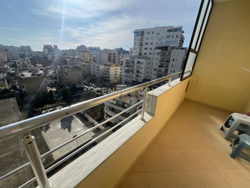 Durres, jepet me qera apartament 2+1 Kati 9, 110 m² 450 € (ISH RAJONI)