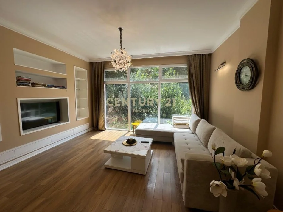 Durres, jepet me qera apartament 2+1+Ballkon Kati 3, 110 m² 850 € (Liqeni i Thatë)