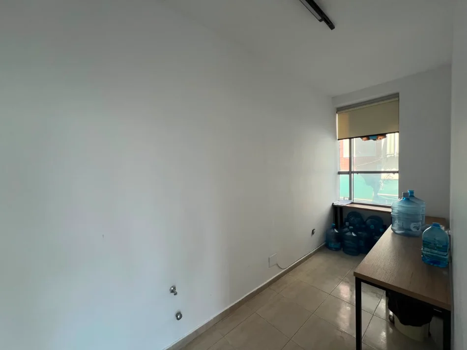 Tirane, jepet me qera ambjent biznesi Kati 1, 78 m² 500 € (Gjimnazi Ismail Qemali)