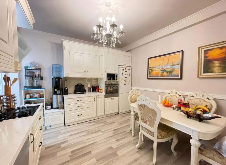 Tirane, shitet apartament 3+1+Ballkon Kati 4, 150 m² 320.000 € (Zogu I Zi)