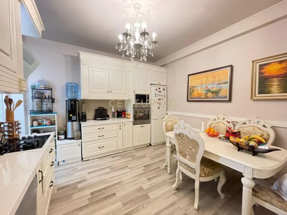 Tirane, shitet apartament 3+1 Kati 4, 152 m² 320.000 € (zogu i zi)