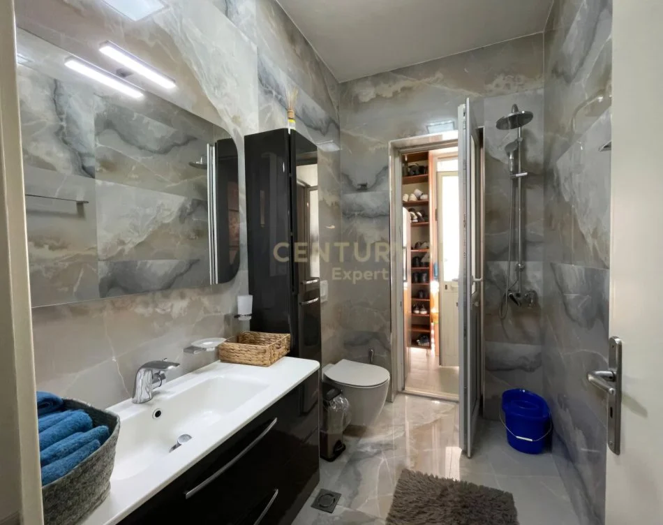 Tirane, shitet apartament 3+1+Ballkon Kati 4, 150 m² 320.000 € (Zogu I Zi)