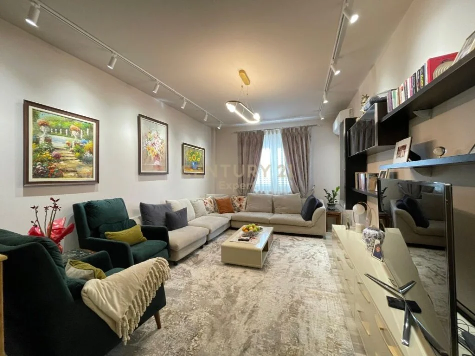 Tirane, jepet me qera apartament 2+1 Kati 3, 69 m² 800 € (rruga e durresit)