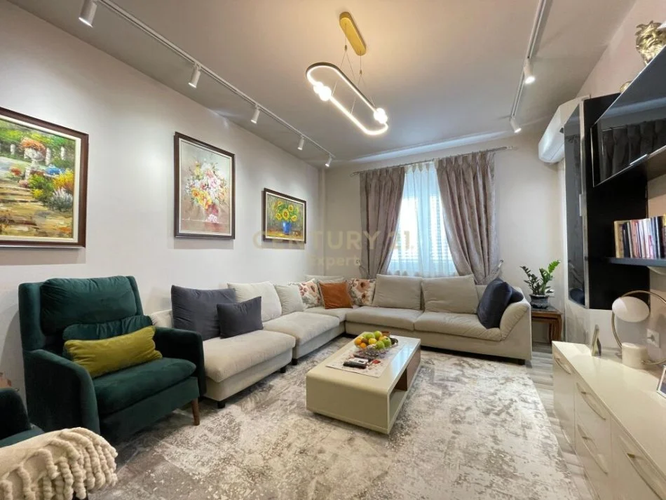 Tirane, jepet me qera apartament 2+1 Kati 3, 69 m² 800 € (rruga e durresit)