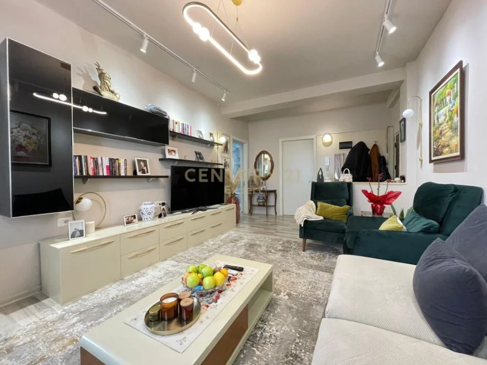 Tirane, jepet me qera apartament 2+1 Kati 3, 69 m² 800 € (rruga e durresit)