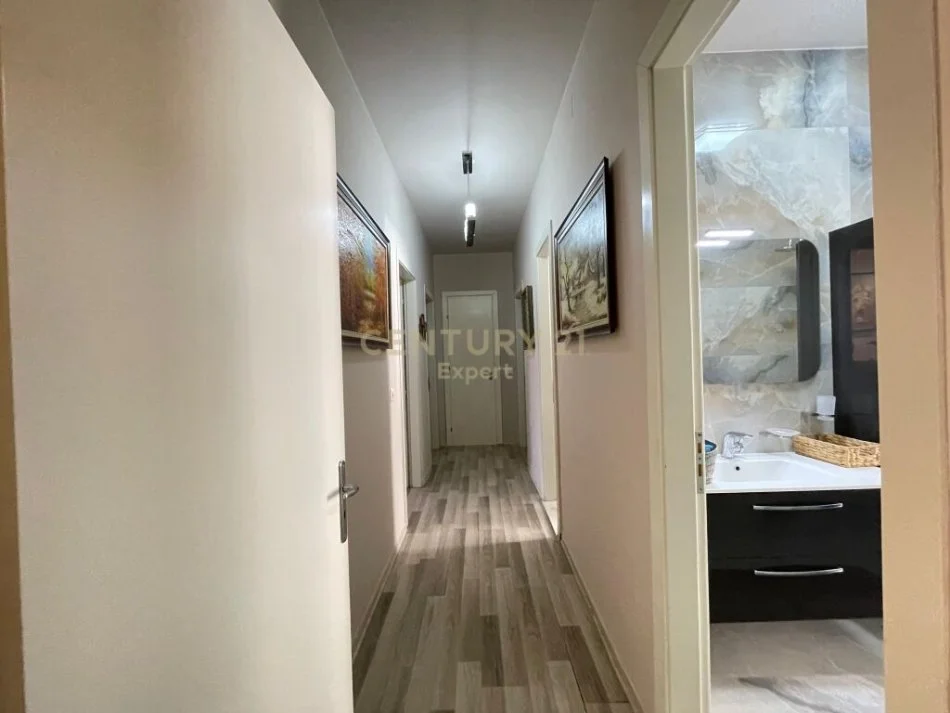 Tirane, shitet apartament 3+1 Kati 4, 152 m² 320.000 € (zogu i zi)